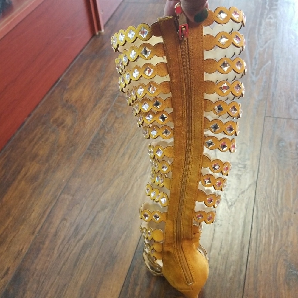 Heels - Picture 3 of 4